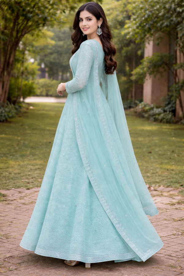 Elegant in turquoise in a lush garden Aqua Elegance