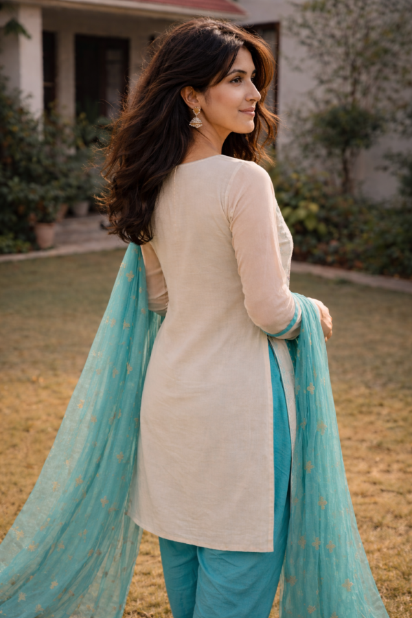 Elegant afternoon in the garden Sahar Bloom Classic